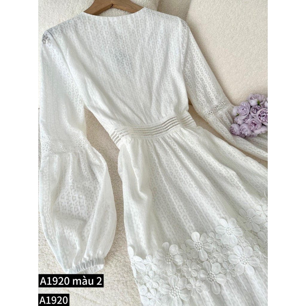Đầm maxi thô ren dài tay cổ V A1920