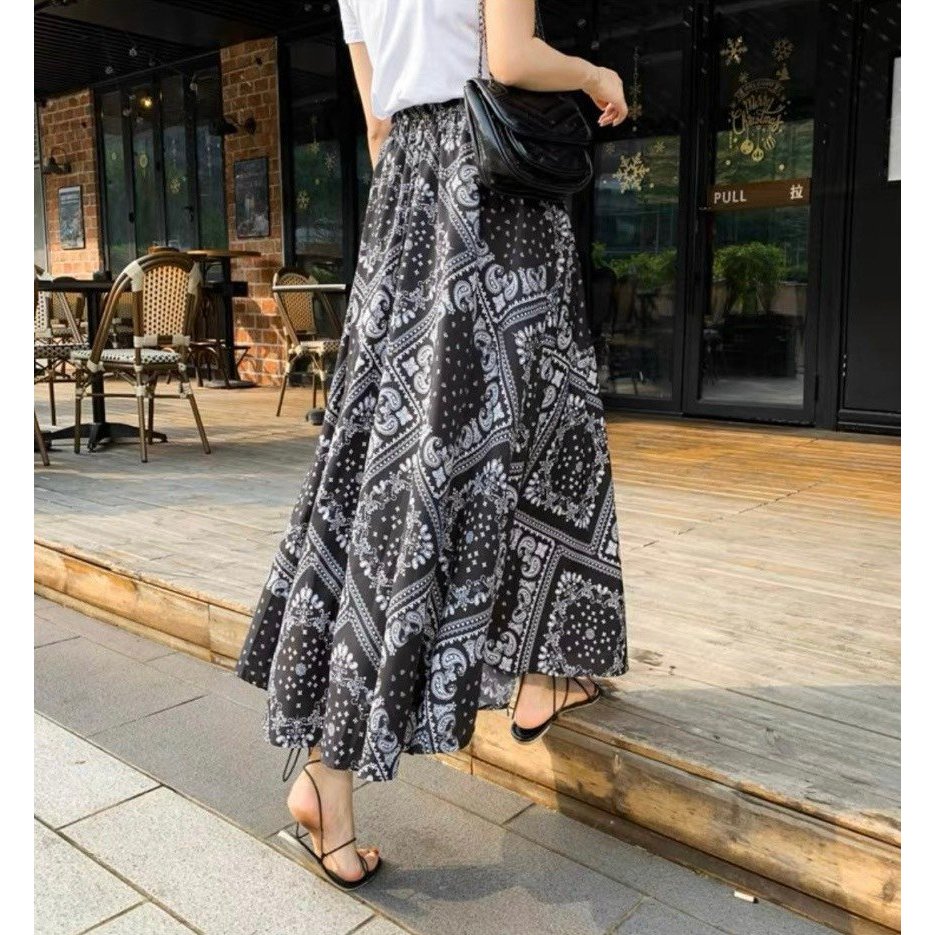 Chân váy lụa maxi họa tiết cạp cao A2297