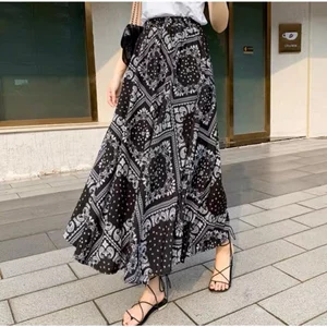 Chân váy lụa maxi họa tiết cạp cao A2297
