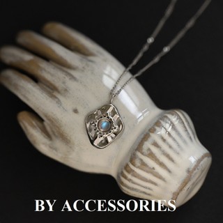Dây chuyền nữ titan không gỉ mặt vát lõm không đều khảm đá xà cừ Labradorite tự nhiên màu xám ánh trăng WN2450