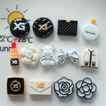 CHARM GẮN DÉP, STICKER GẮN DÉP, PHỤ KIỆN GẮN DÉP SANG CHẢNH TRANG TRÍ DÉP SỤC