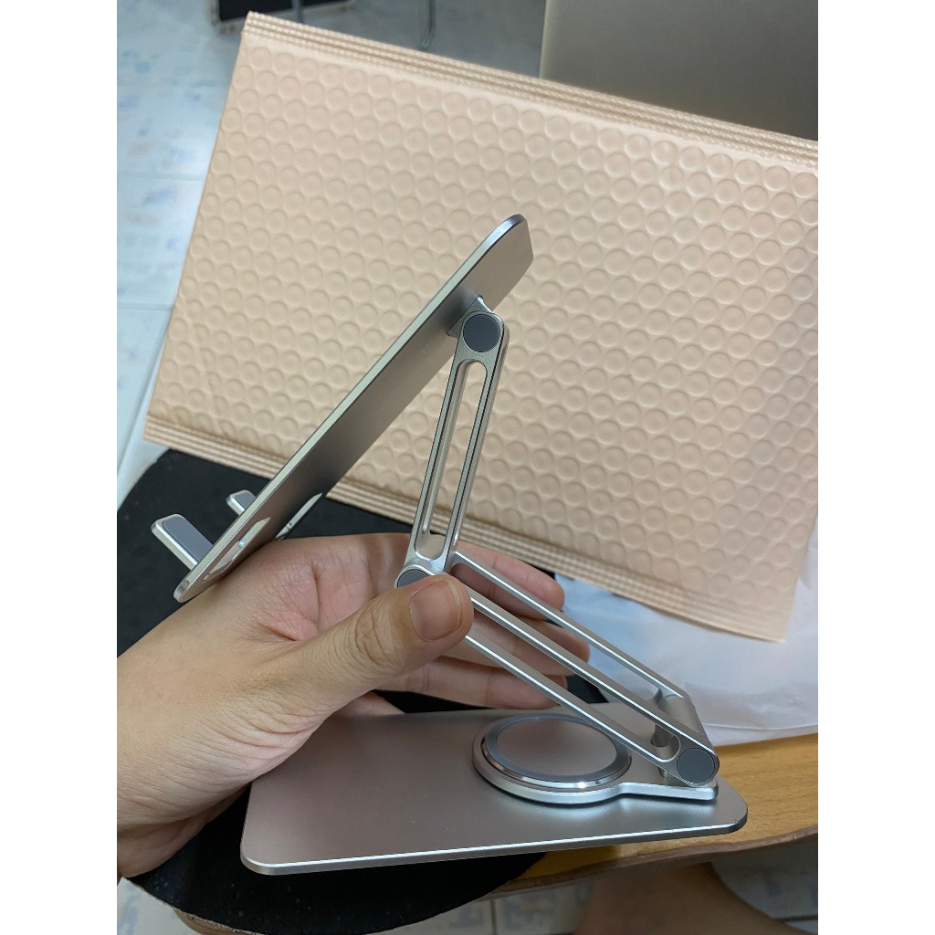 Giá đỡ điện thoại có thể điều chỉnh góc nghiêng, có chân xoay 360 độ tiện lợi