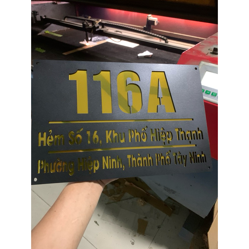 BẢNG, BIỂN SỐ NHÀ, nền alu đen nhám + Mica, chìm  trong, ngoài trời.Sang Trọng. thiết kế theo yêu cầu