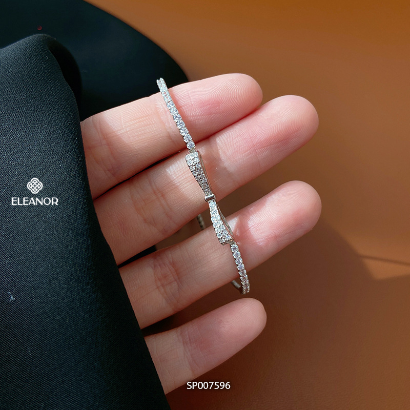 Vòng tay nữ dây rút Eleanor Accessories mặt hình nơ đính đá phụ kiện trang sức lắc tay 7596
