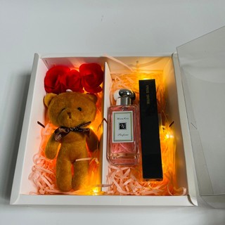 (Hộp mica) Hộp quà kèm đầy đủ phụ kiện và son nước hoa, quà tặng sinh nhật, quà tặng valentine sang trọng