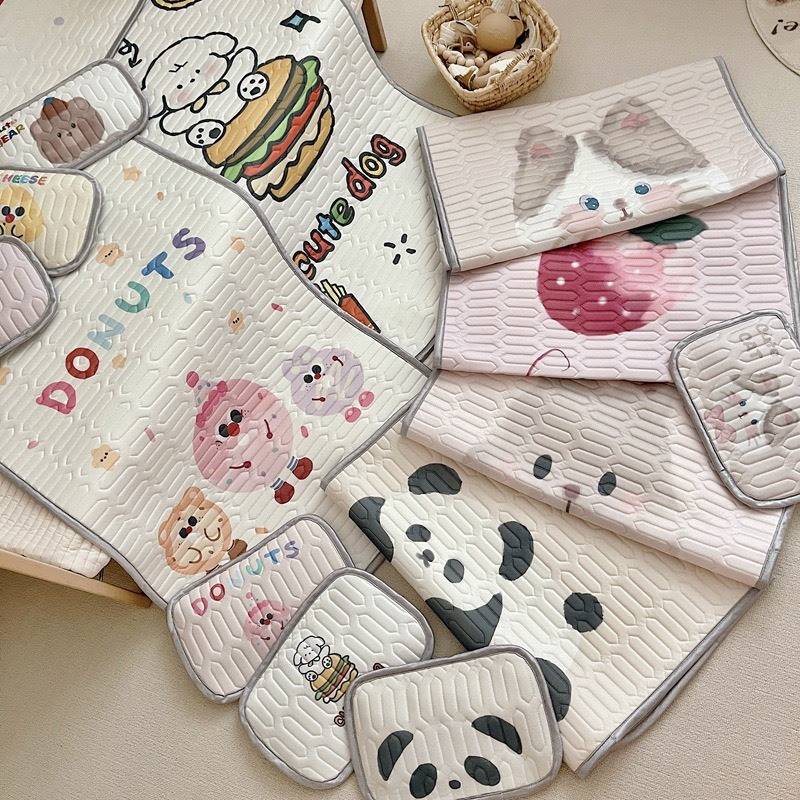 Ảnh Chiếu Điều Hoà Cao Su Non Cho Bé KidsWorld Hoạ Tiết Dễ Thương Kích Thước 60x120cm Kèm Gối 24x35cm 3