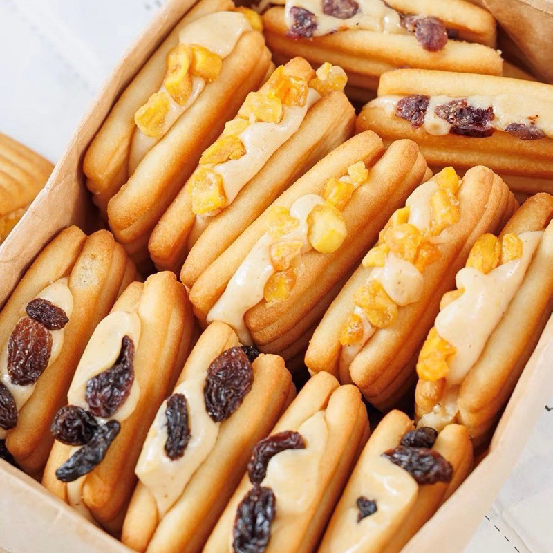 Bánh quy kẹp mix trái cây hộp 210gam