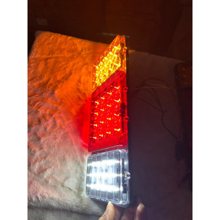 Đôi đèn hậu xe tải led 3 ngăn 2003A chống nước điện 12v 24v. (Giá 1 đôi)