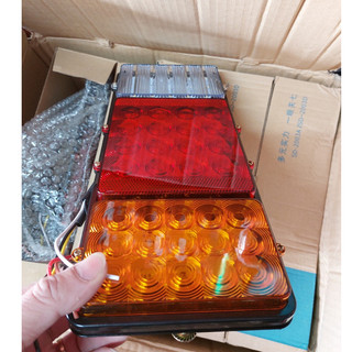 Đèn hậu ô tô xe tải led 2003A 3 khoang vuông bé điện 12v và 24v.( Giá 1 chiếc)