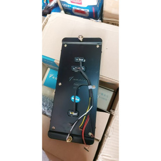 Đôi đèn hậu ô tô xe tải led 2003A 3 khoang vuông bé điện 12v và 24v.( Giá 1 đôi)