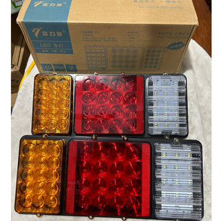 Đôi đèn hậu ô tô xe tải led 2003A 3 khoang vuông bé điện 12v và 24v.( Giá 1 đôi)