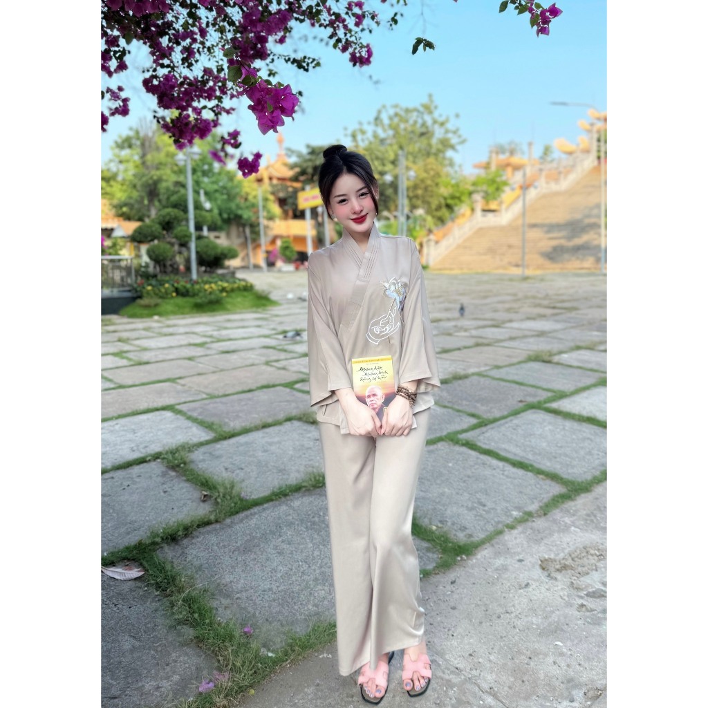 Bộ phật tử nữ đi chùa thêu hoa sen Áo tràng phật tử cổ vạt chéo thêu hoa Pháp phục đi chùa nữ lụa mềm mịn, trang nghiêm