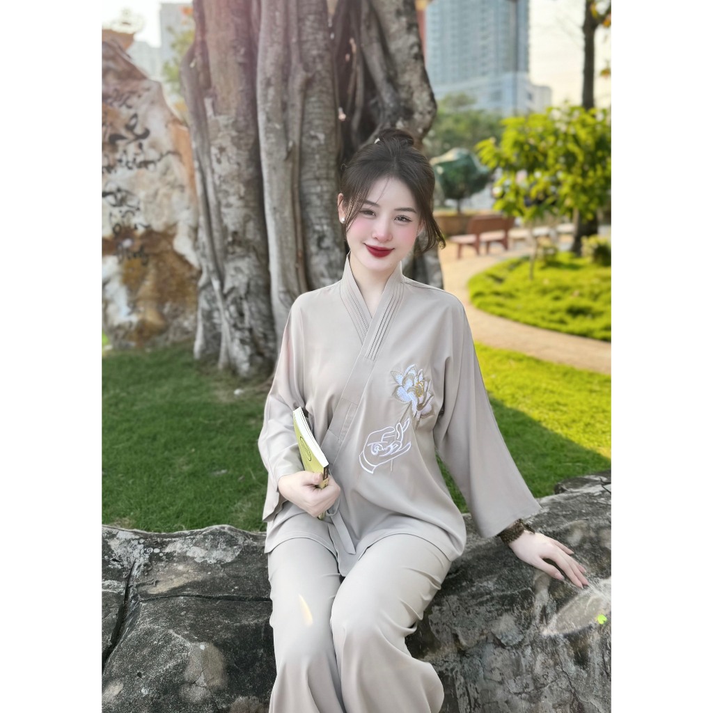 Bộ phật tử nữ đi chùa thêu hoa sen Áo tràng phật tử cổ vạt chéo thêu hoa Pháp phục đi chùa nữ lụa mềm mịn, trang nghiêm