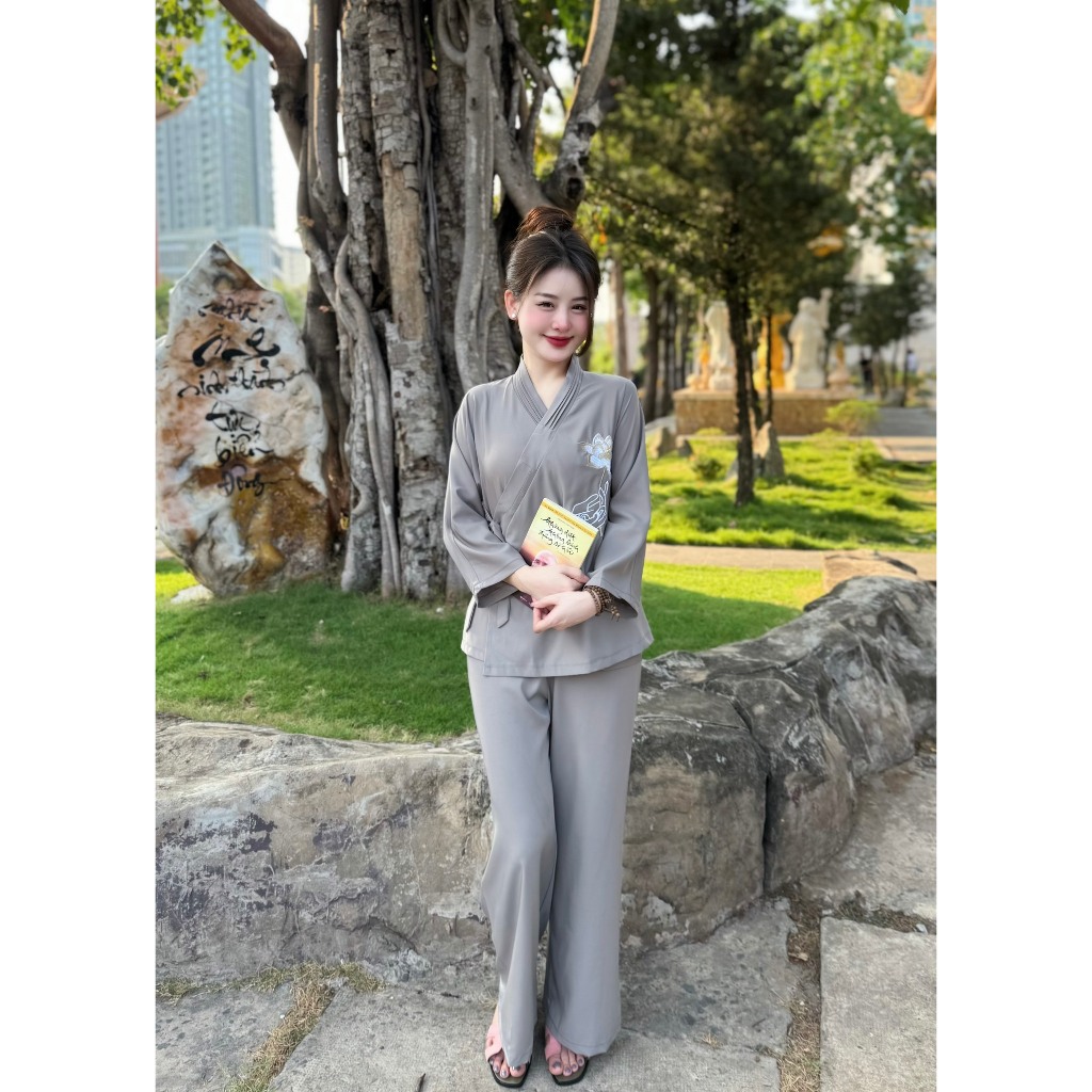 Bộ phật tử nữ đi chùa thêu hoa sen Áo tràng phật tử cổ vạt chéo thêu hoa Pháp phục đi chùa nữ lụa mềm mịn, trang nghiêm