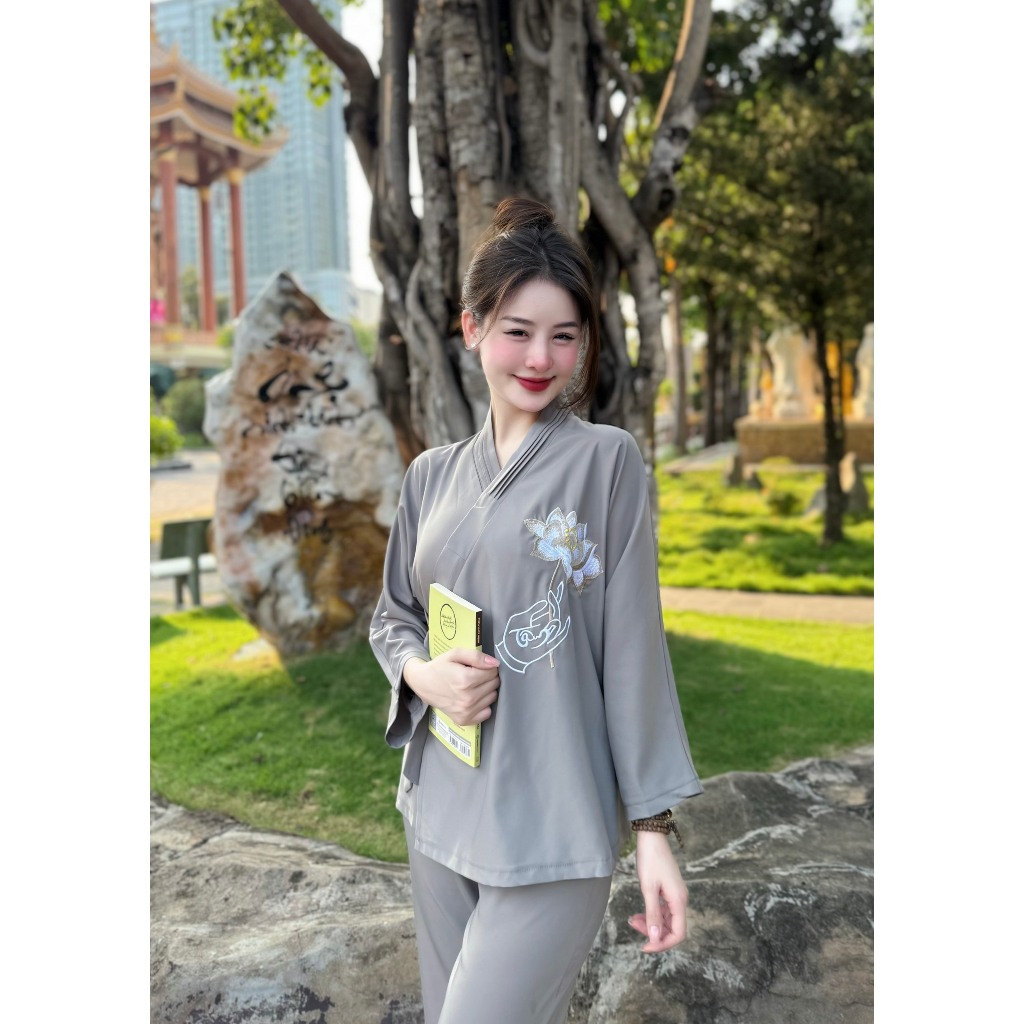 Bộ phật tử nữ đi chùa thêu hoa sen Áo tràng phật tử cổ vạt chéo thêu hoa Pháp phục đi chùa nữ lụa mềm mịn, trang nghiêm