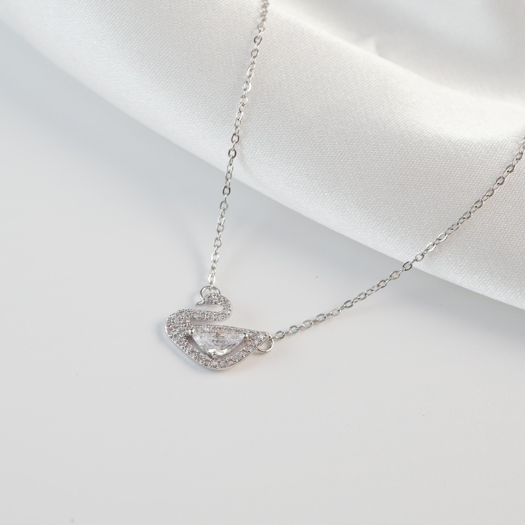 Ảnh Dây chuyền thiên nga CDE Crystal Swan Necklace White CDE6042WH - Dây chuyền nữ Lamy 2