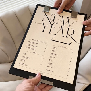 Bảng Menu Gỗ ADOR Khắc Logo Kim Loại Theo Yêu Cầu [ĐỌC MÔ TẢ], Kẹp Menu Bằng Gỗ, Bảng Gỗ Menu Có Chân Đứng