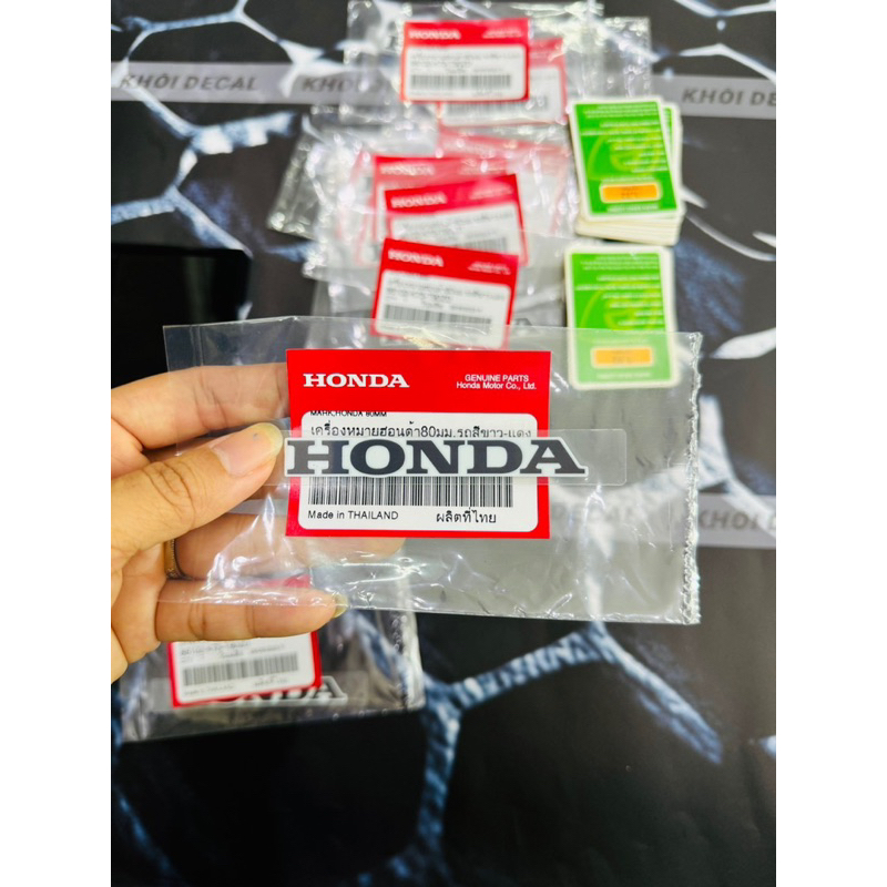 Tem Honda dán bửng trước Wave 125i màu trắng hàng chính hãng(Giá 1 Bên)
