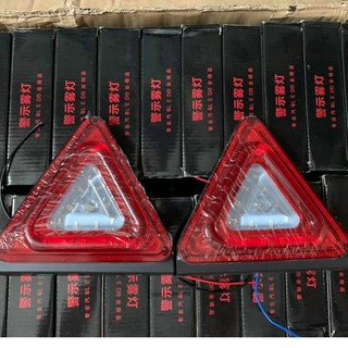 COMBO 2 đèn Led tam giác cảnh báo, Đèn Led tam giác có tai bắt điện 24v. (Giá 1 đôi)