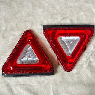 COMBO 2 đèn Led tam giác cảnh báo, Đèn Led tam giác có tai bắt điện 24v. (Giá 1 đôi)