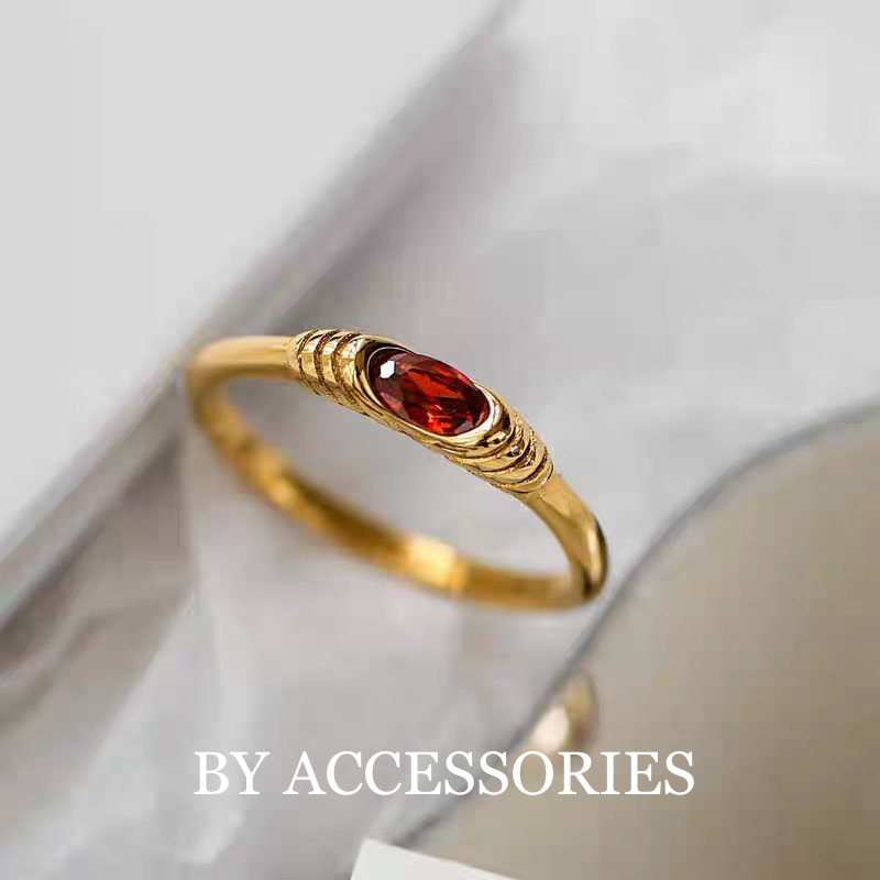 Nhẫn unisex titan nam nữ bản nhỏ khảm đá oval màu đỏ mạ vàng 18K không gỉ WR2422 BY ACCESSORIES