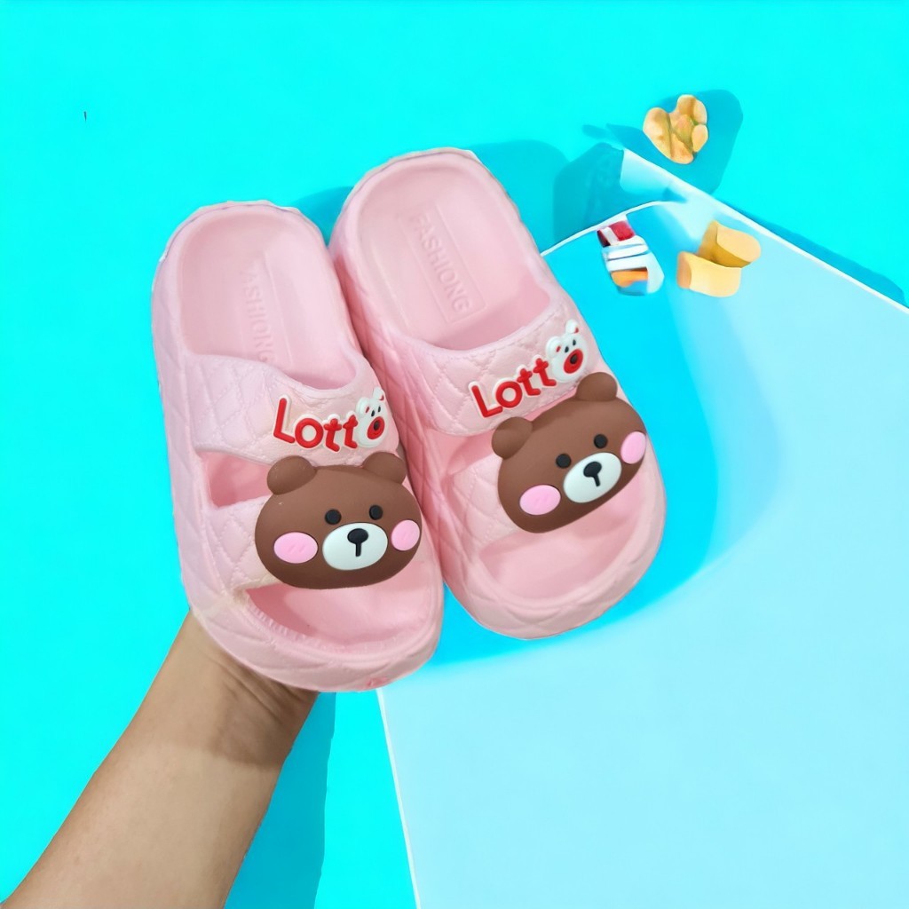 Dép bánh mì cho bé gái hình gấu lossto siêu dễ thương, dép 2 quai chống nước đế cao siêu nhẹ và mềm - PHOM TO LÙI SIZE