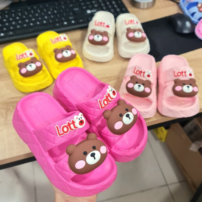 Dép bánh mì cho bé gái hình gấu lossto siêu dễ thương, dép 2 quai chống nước đế cao siêu nhẹ và mềm - PHOM TO LÙI SIZE