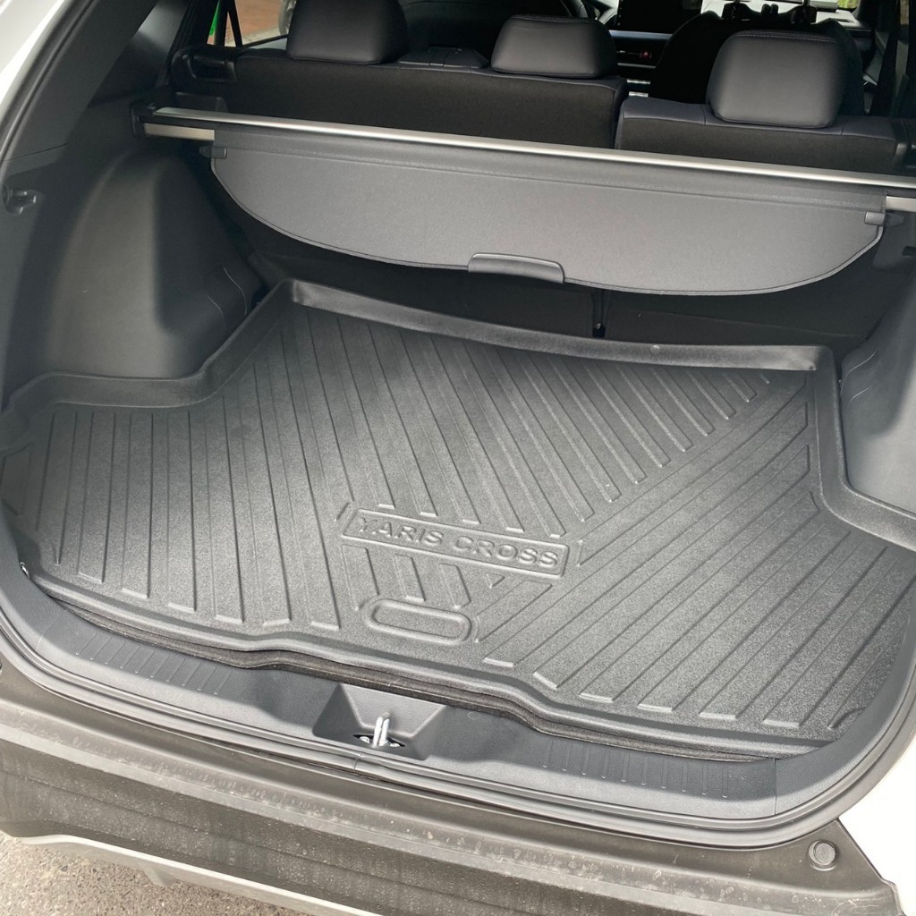 Lót cốp nhựa xe Yaris Cross 2023 2024, 2025, 2026 chất liệu nhựa dẻo, mềm, dễ vệ sinh lau rửa