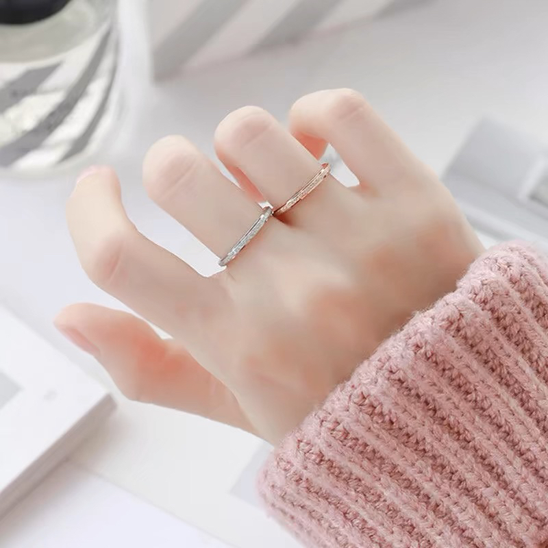 Nhẫn nữ unisex titan tròn mảnh phun cát lấp lánh không gỉ WR190301