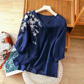 Áo kiểu nữ tay lỡ cổ tròn phối họa tiết thêu lịch sự sang trọng T63