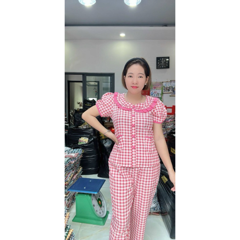 Đồ bộ nữ,đồ ngủ mặc nhà  vải lụa tay phồng cổ sen hoạ tiết sọc caro siêu cưng size 45-67kg.