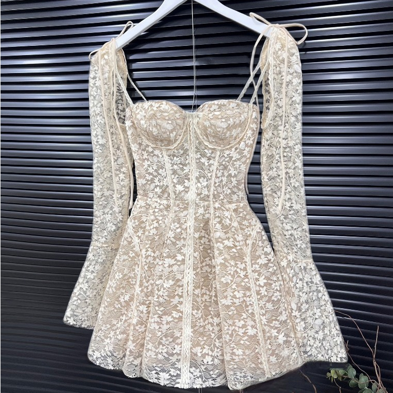 Đầm nữ dự tiệc ren tay loe sang trọng Bola Dress