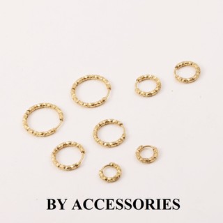 Bông tai nữ unisex titan kiểu tròn đơn giản mặt vát lõm đa diện mạ vàng 18K không gỉ WE2442 BY ACCESSORIES