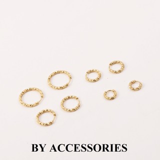 Bông tai nữ unisex titan kiểu tròn đơn giản mặt vát lõm đa diện mạ vàng 18K không gỉ WE2442 BY ACCESSORIES