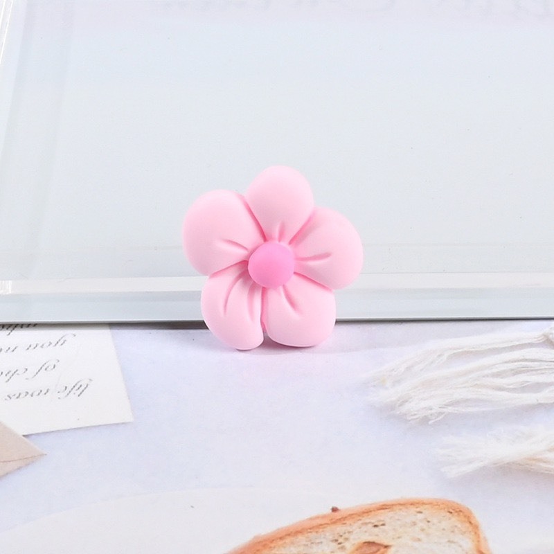 Charm hoa cúc bi phối màu nhụy dùng làm trang trí