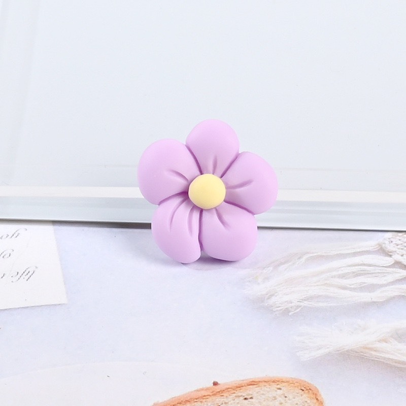 Charm hoa cúc bi phối màu nhụy dùng làm trang trí