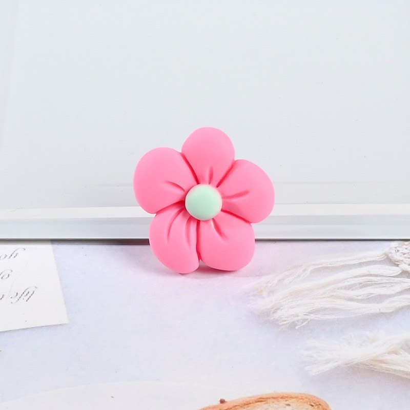 Charm hoa cúc bi phối màu nhụy dùng làm trang trí