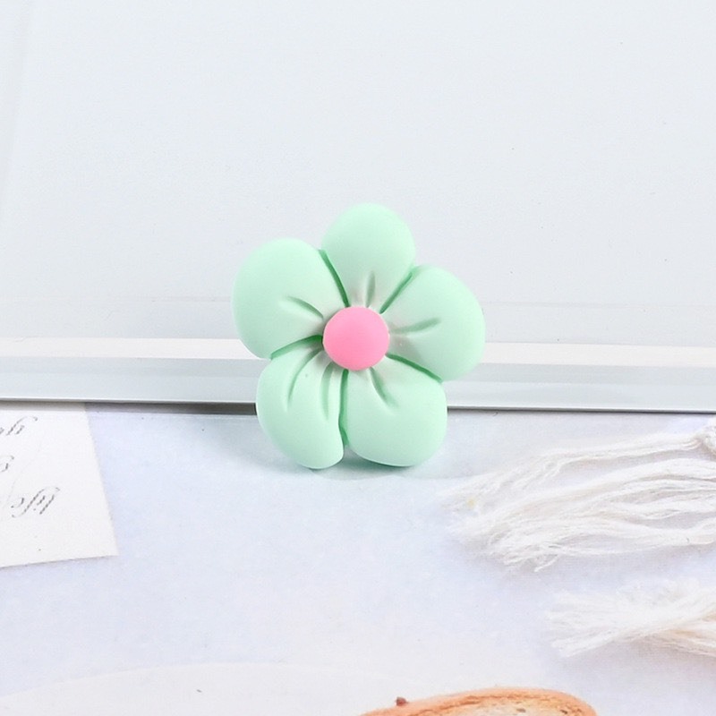 Charm hoa cúc bi phối màu nhụy dùng làm trang trí