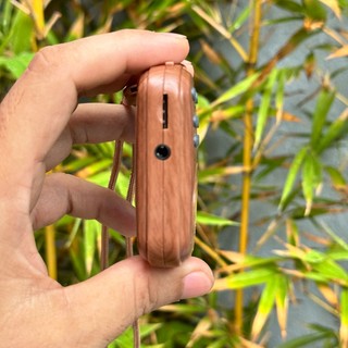 Loa nghe kinh niệm phật HY-002 vân gỗ sẵn 55 bài / có khe thẻ nhớ / cổng tai nghe 3.5mm / nghe liên tục 8h (nhiều màu)