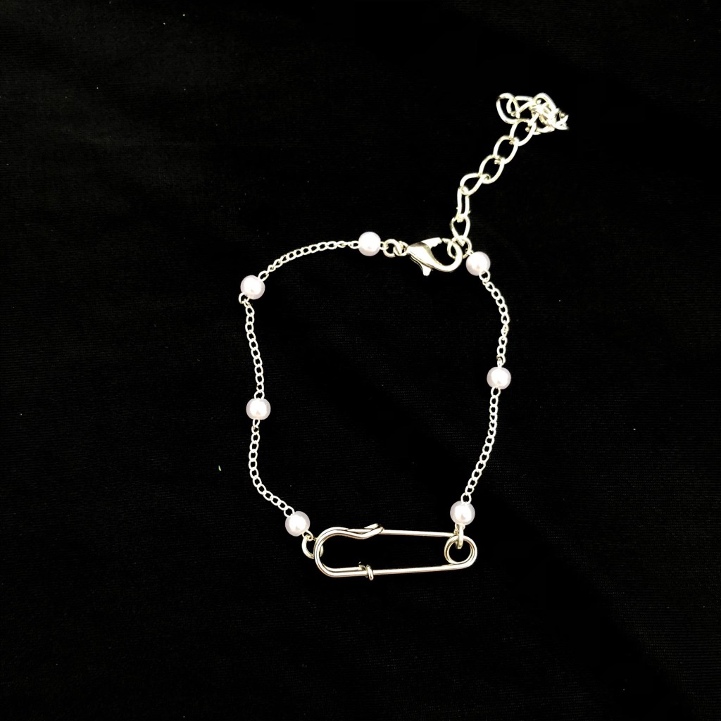Vòng Tay Safety Pins Xinh Iu - Có Decor Charm Theo Yêu Cầu | Shopee ...
