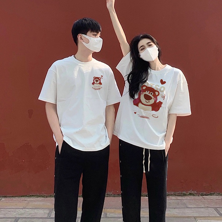 Áo Thun Cặp Đôi HappyTee - Áo Đôi Form Rộng Gấu Lotso Strawberry Chất Cotton 100 Cao Cấp