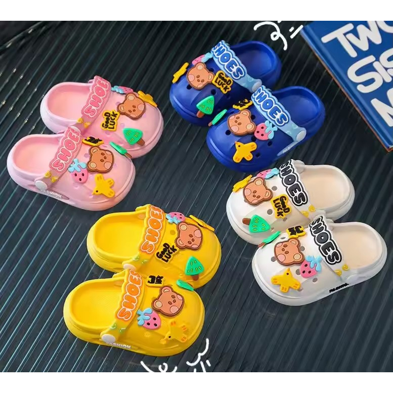 Dép sục dép bánh mì gắn sticker gấu goodluck mềm chống trượt cho bé trai bé gái êm chân
