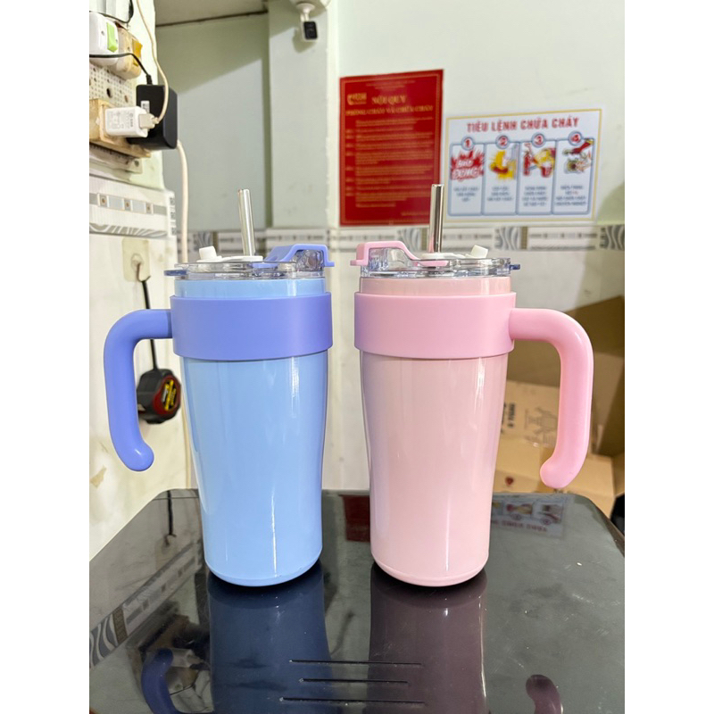 Ly thái giữ nhiệt có quai 900ml - kèm ống hút inox ( màu ngẫu nhiên )