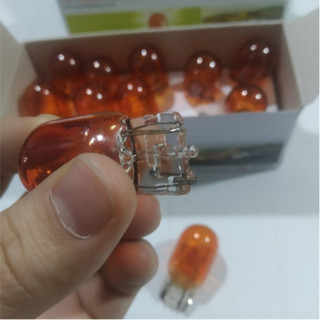 Bóng đèn ô tô chân cắm T20 12V 1 tóc, 2 tóc màu vàng.(Giá 1 bóng)