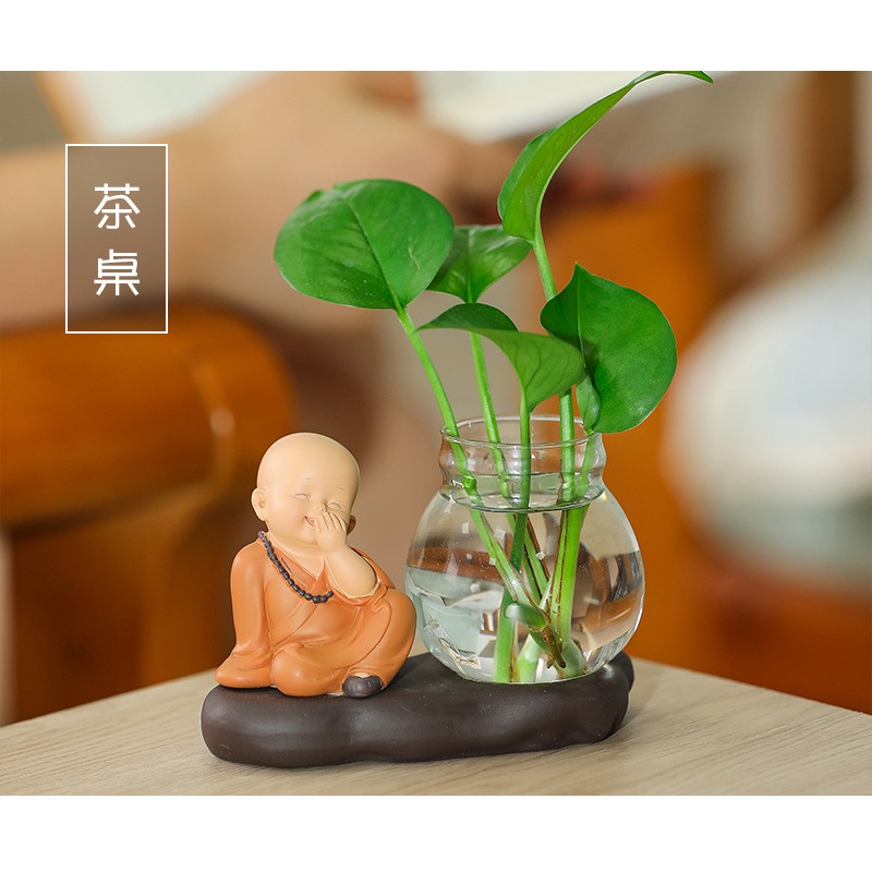 Bộ decor Tiểu Hòa Thượng kết hợp cùng bình thủy sinh trang trí nhà, bàn làm việc góc học tập giúp mang lại may mắn