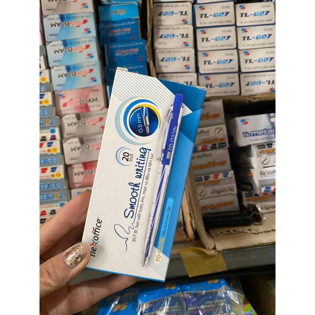 combo 20 bút bi Thiên Long FO-03 ngòi 0.5mm mực xanh/đỏ/đen cấu tạo 3 cạnh dễ cầm, mực không độc hại tiêu chuẩn quốc tế