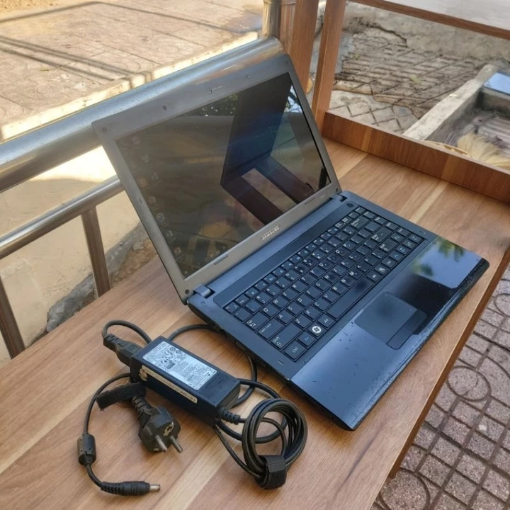 Laptop cũ học tập làm việc giải trí ok (bảo hành 12 tháng)