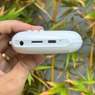 Máy nghe kinh niệm phật JSA03 có sẵn 51 bài / có khe thẻ nhớ / cổng tai nghe 3.5mm / nghe liên tục 10 giờ / dây đeo cổ