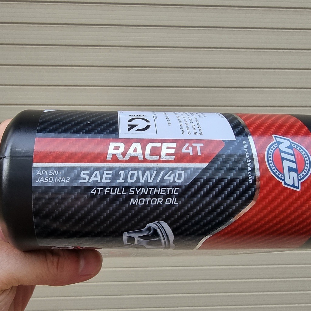 Nhớt Nils Race 10W40 Dành Cho Xe Số, Côn Tay, Moto PKL Tặng Súc Động Cơ E20 Và Phụ Gia Nhớt MớiTurbo