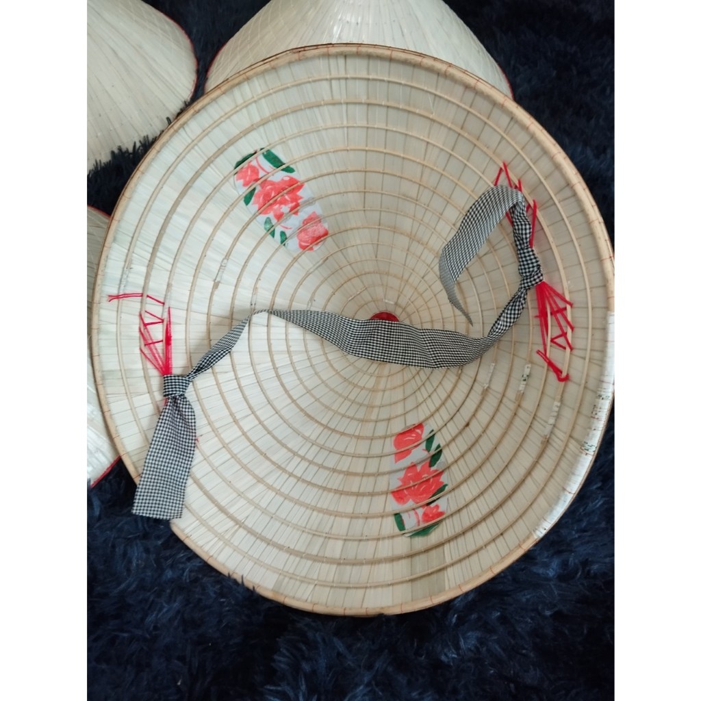 Nón Lá Làng truyền thống loại xịn 3 lớp dày dặn tặng kèm quai nón ( nón đã quét dầu chống thấm nước)